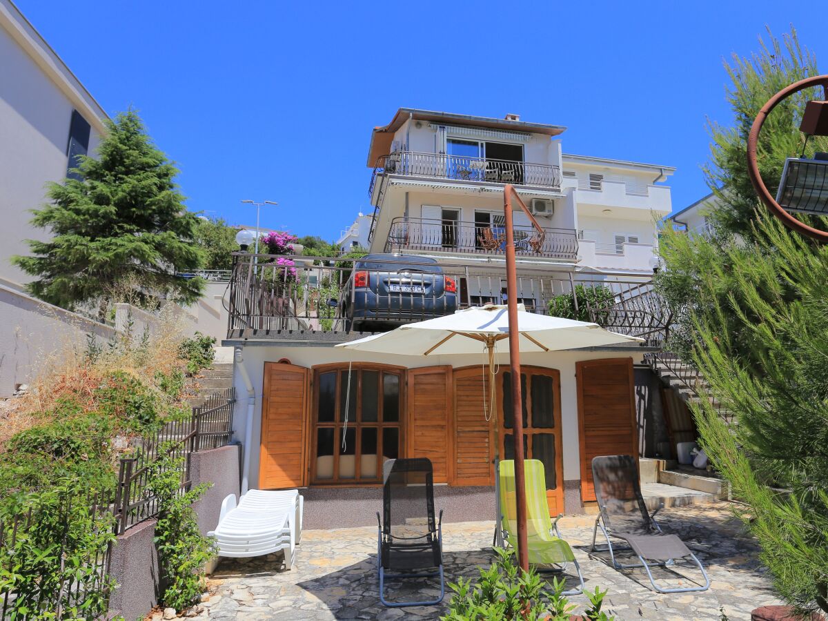 Apartment Two bedroom apartment near beach Okrug Donji, Čiovo A-16657-a - Outdoor photo 4
