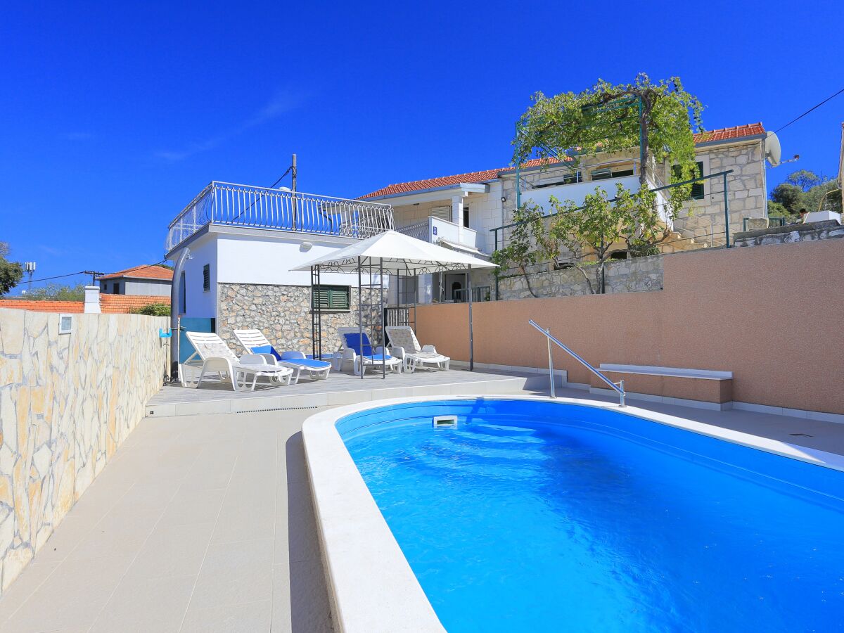Holiday house Comfortable and spacious house with terrace and sea view Ražanj, Rogoznica K-17904