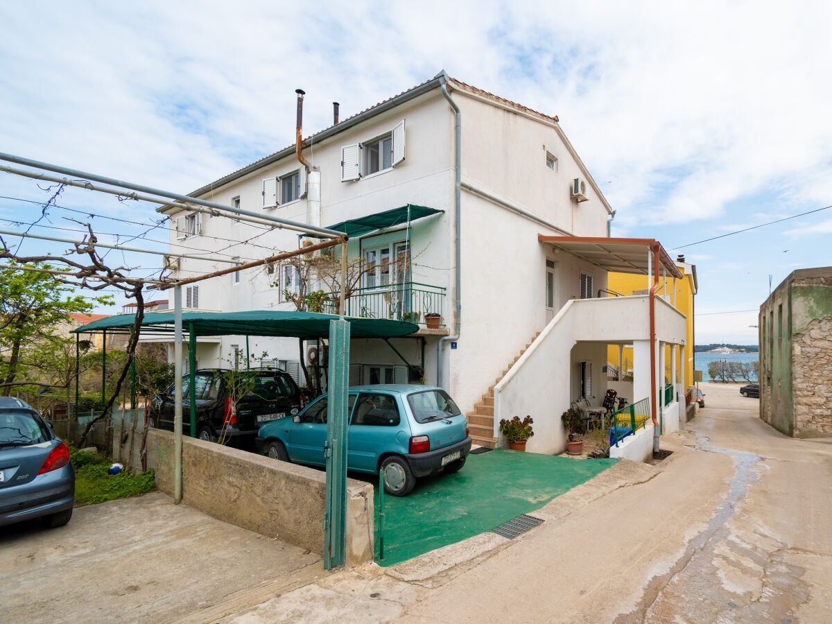 Apartment One bedroom apartment with terrace and sea view Tkon, Pašman A-17360-c