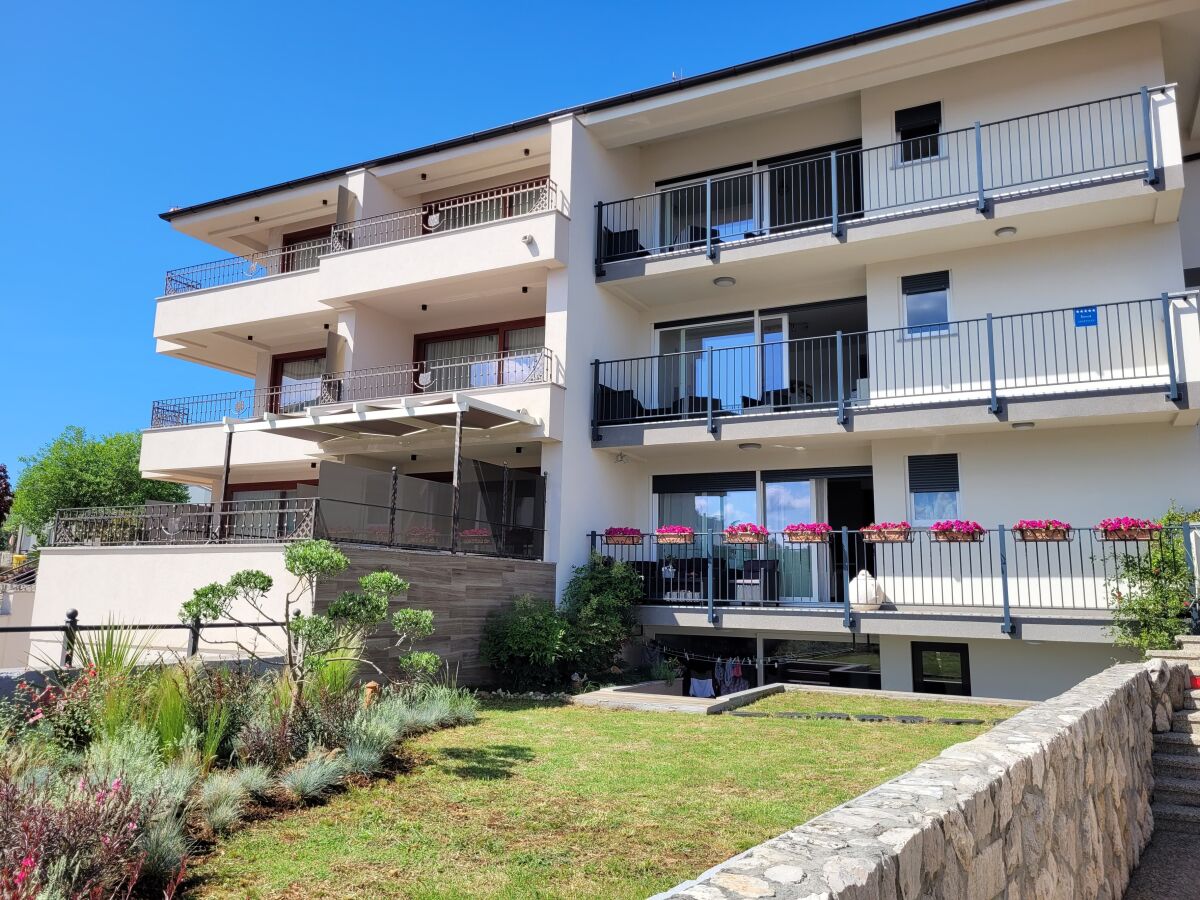 Apartment Two bedroom apartment with terrace and sea view Porat, Krk A-19349-b