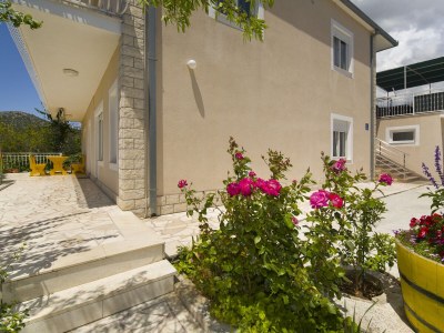 Apartment One bedroom apartment with terrace and sea view Poljica, Trogir A-19054-a - Outdoor photo 7