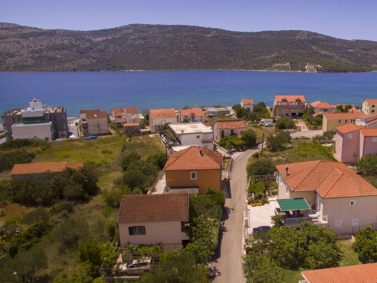 Apartment Two bedroom apartment with balcony and sea view Poljica, Trogir A-19054-b - Outdoor photo 4