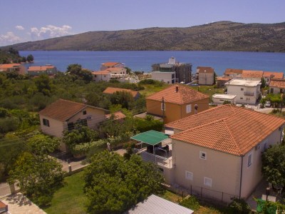 Apartment Two bedroom apartment with balcony and sea view Poljica, Trogir A-19054-b - Outdoor photo 2