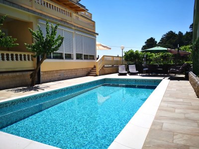 Apartment Two bedroom apartment with terrace Banjol, Rab A-11382-a - Outdoor photo 3