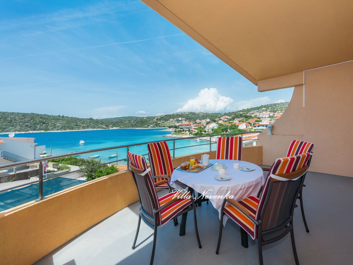 Apartment Two bedroom apartment with terrace and sea view Kanica, Rogoznica A-20298-a
