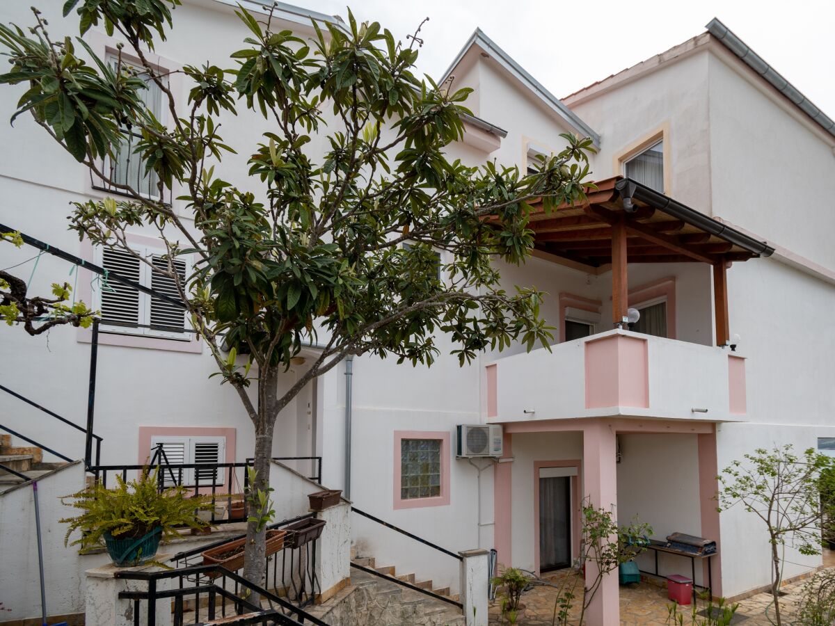 Apartment Two bedroom apartment with balcony and sea view Posedarje, Novigrad A-21123-a