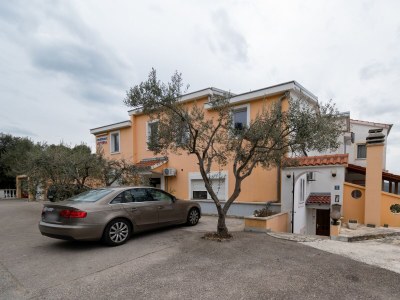 Apartment Three bedroom apartment with terrace and sea view Posedarje, Novigrad A-21123-b - Outdoor photo 10