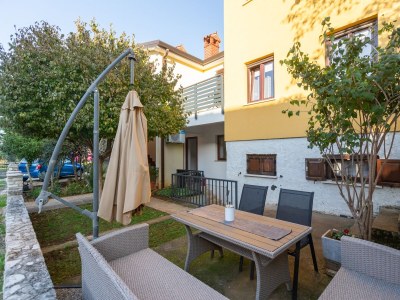 Apartment Two bedroom apartment with terrace Bašanija, Umag A-21418-b - Outdoor photo 2