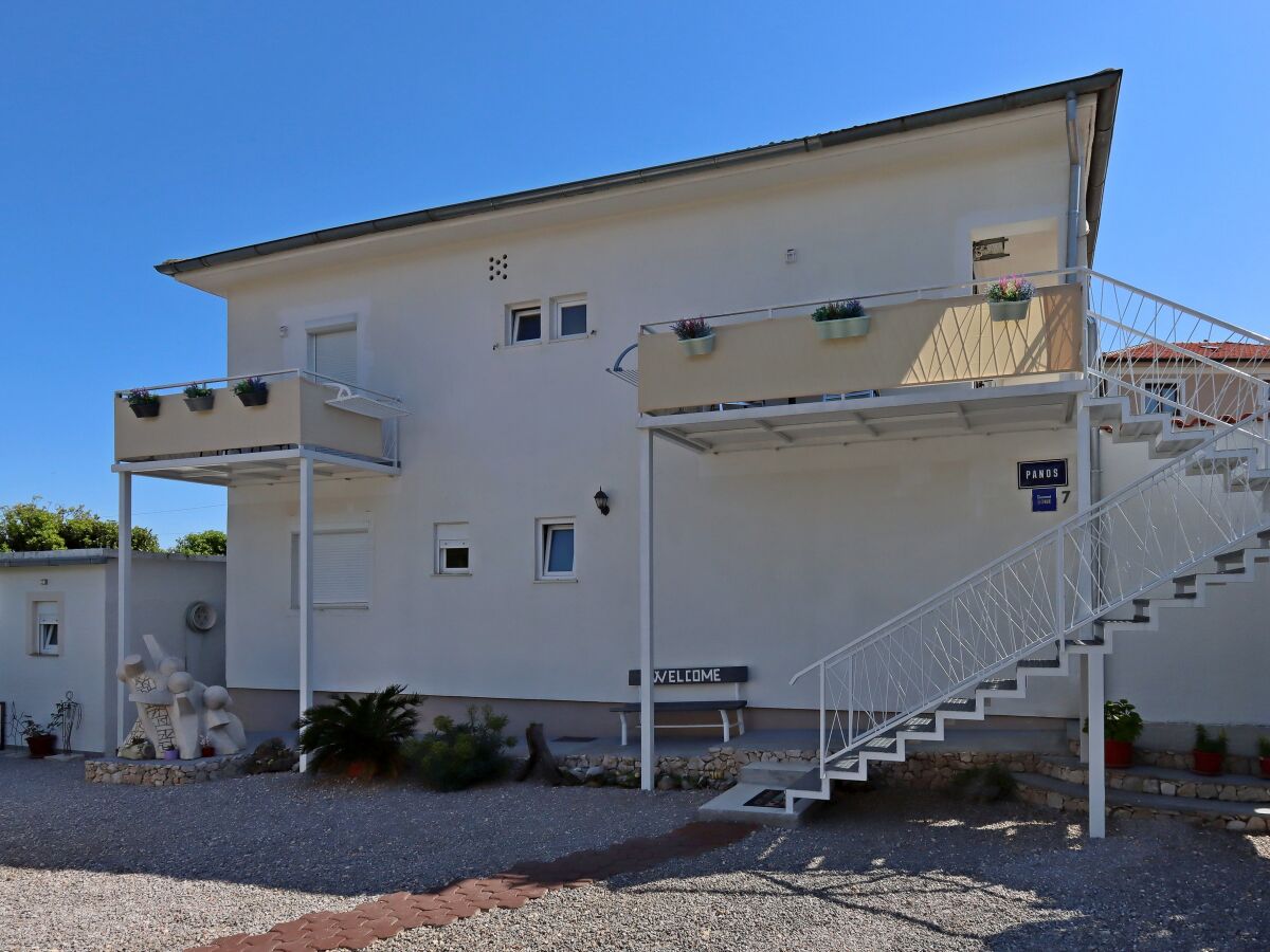 Holiday room with balcony Novi Vinodolski S-21509-b