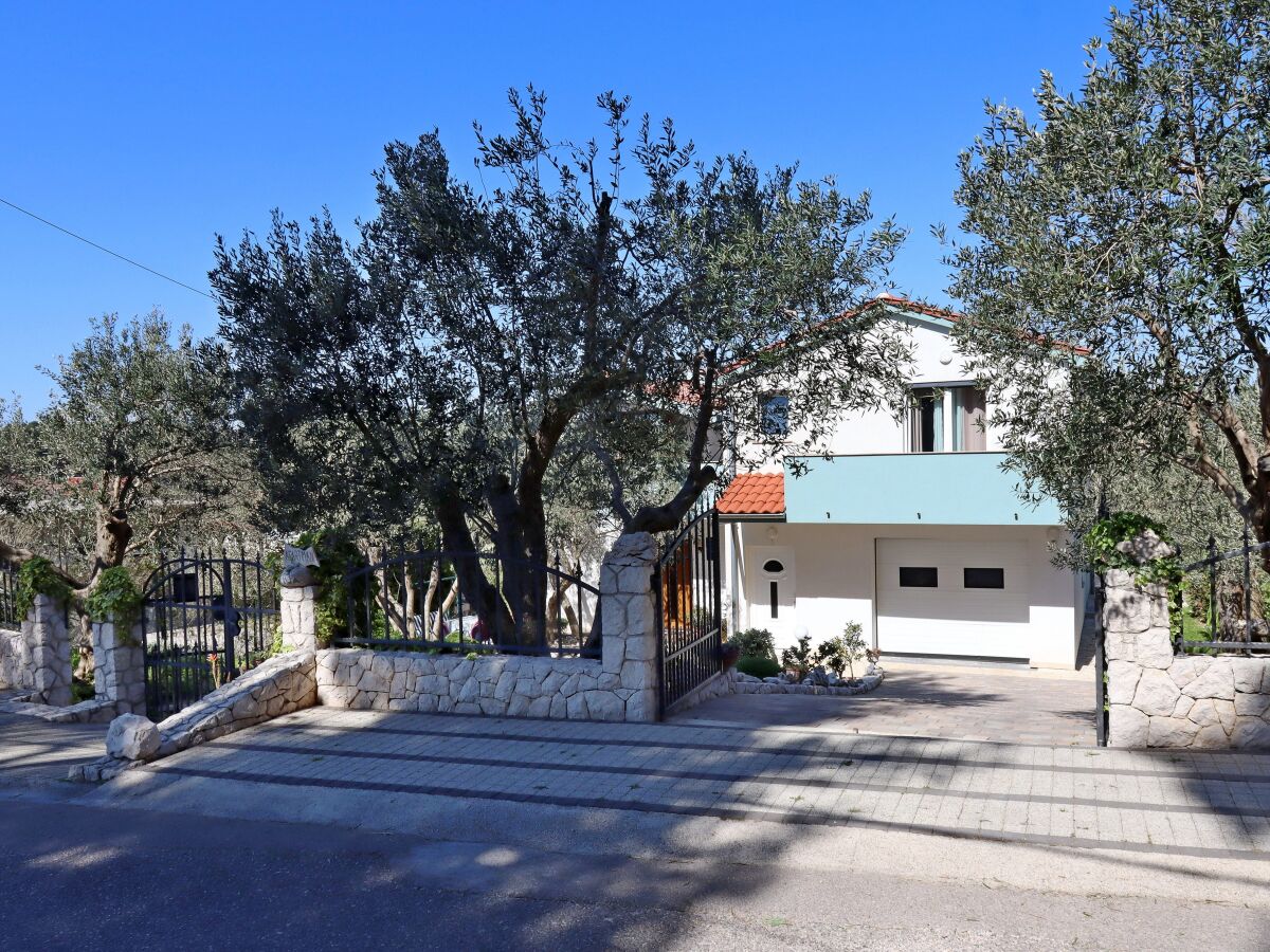 Apartment Two bedroom apartment with balcony and sea view Mundanije, Rab A-21543-a - Outdoor photo 2