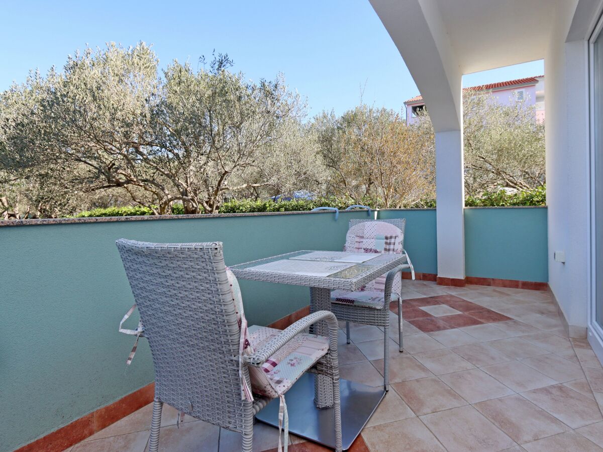 Apartment Studio flat with terrace Mundanije, Rab AS-21543-a