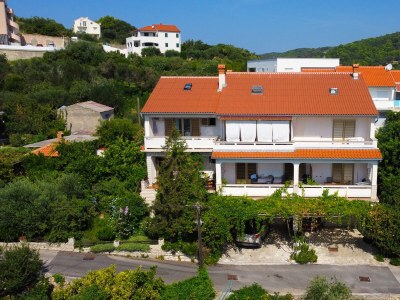 Apartment Two bedroom apartment with terrace and sea view Palit, Rab A-21755-b in Rab - Apartment