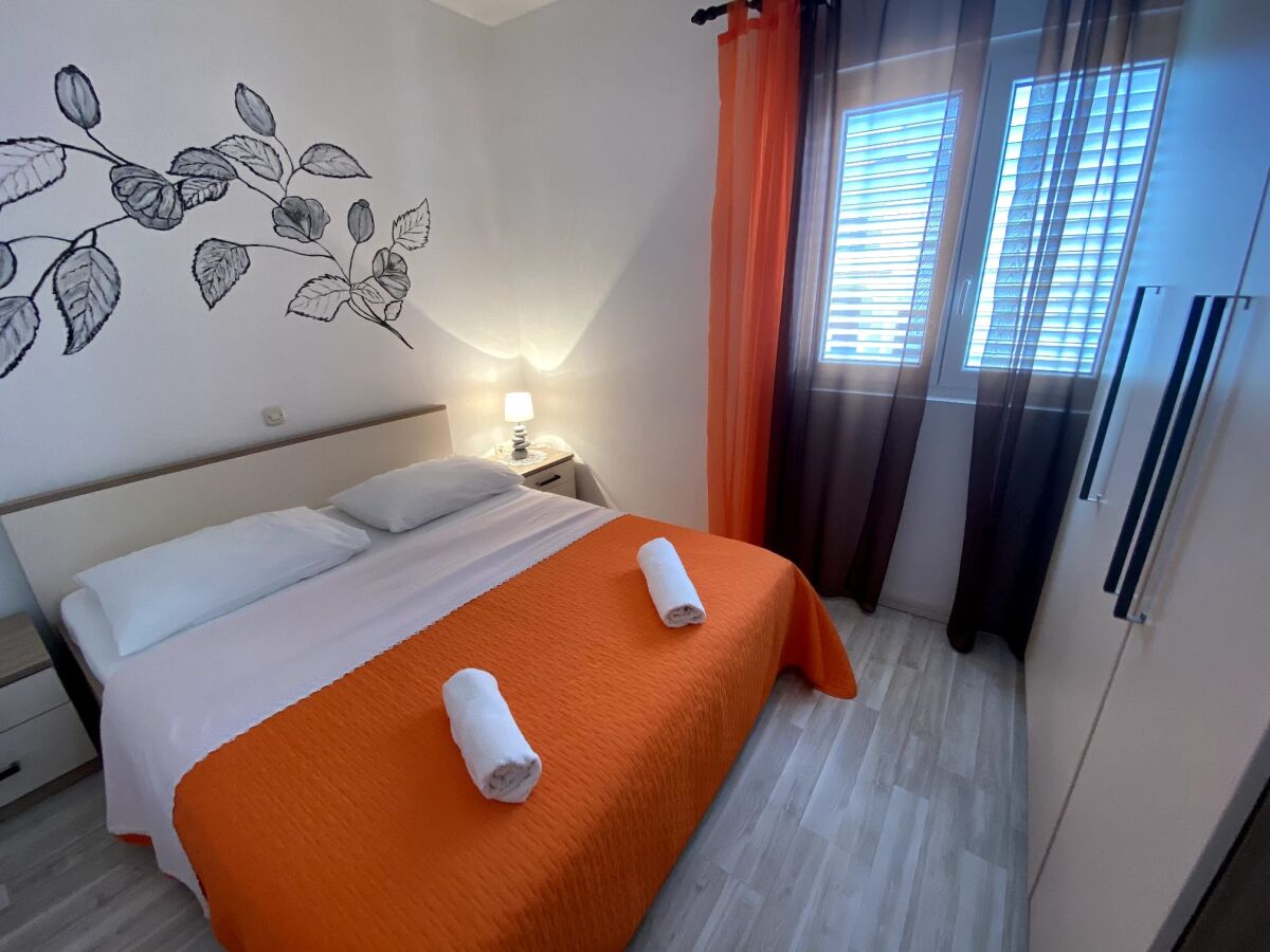 Apartment One bedroom apartment with balcony and sea view Lopar, Rab A-21881-b