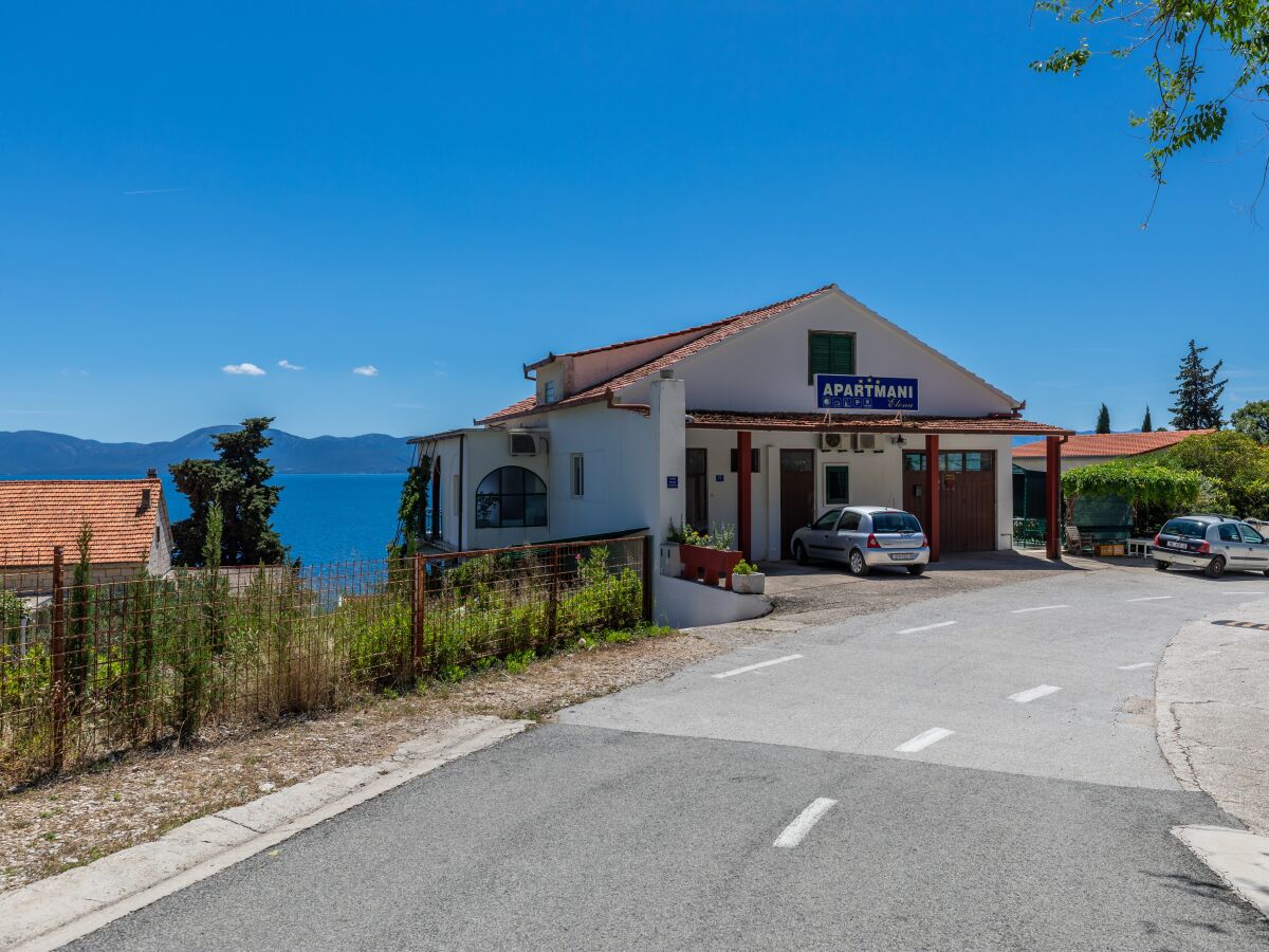 Apartment Two bedroom apartment with terrace and sea view Brist, Makarska A-22463-a