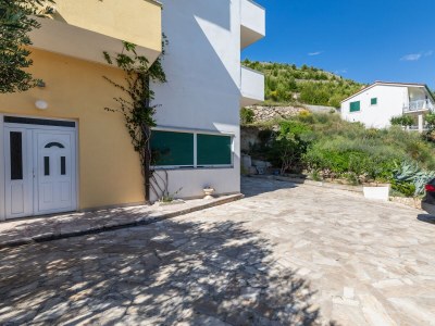 Apartment Two bedroom apartment with balcony and sea view Lokva Rogoznica, Omiš A-23105-d - Outdoor photo 13