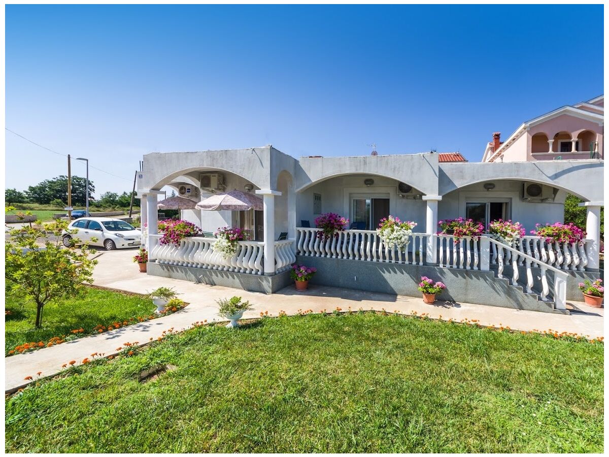 Apartment One bedroom apartment with terrace Zaton, Zadar A-15000-a