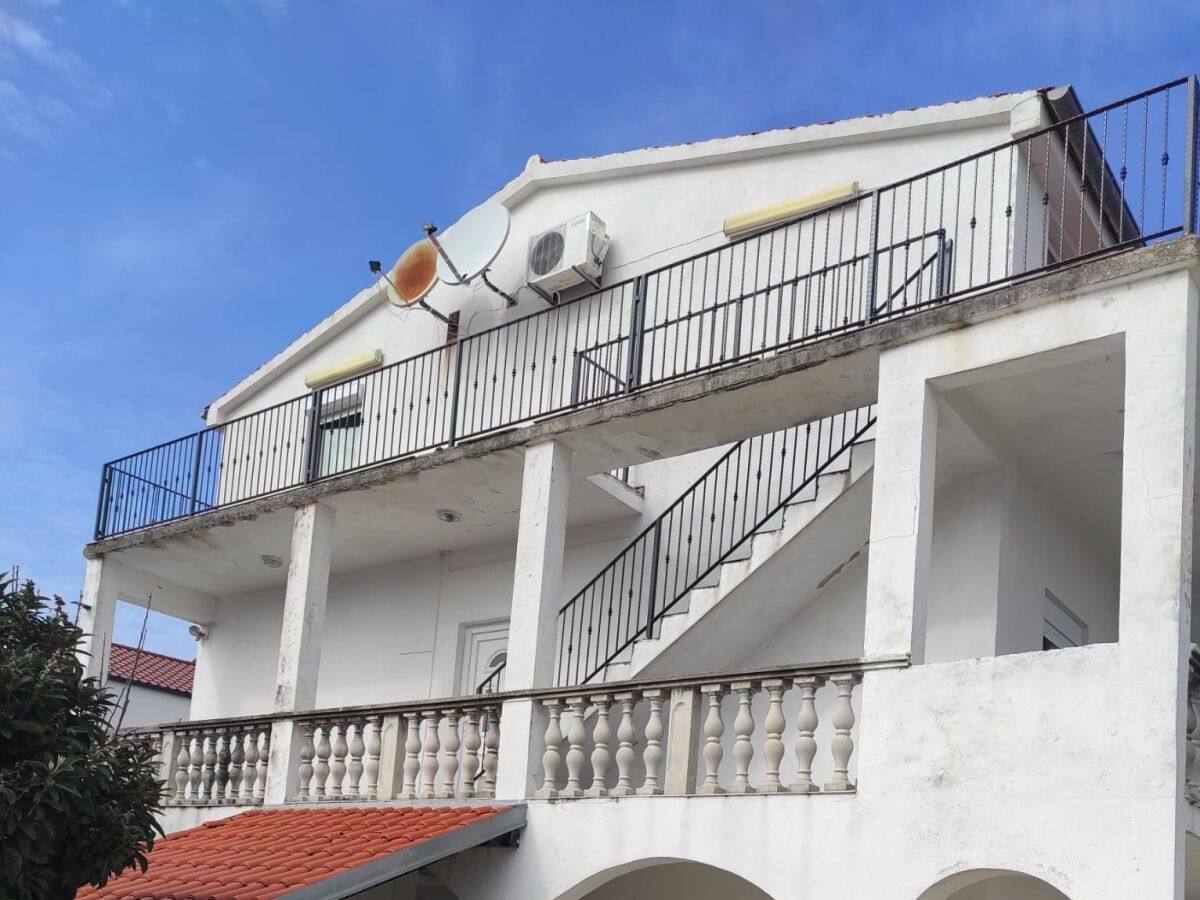 Apartment Four-bedroom apartment with terrace and sea view Pridraga - Cuskijaš, Novigrad A-24025-c