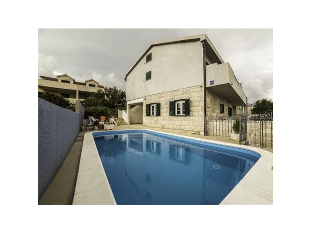 Apartment Two bedroom apartment near beach Povlja, Brač A-24248-a