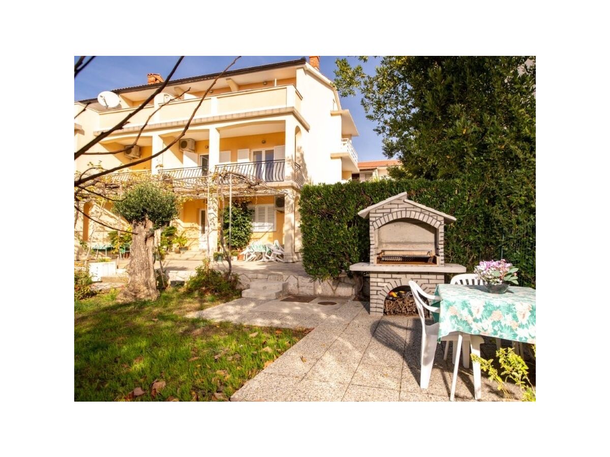 Apartment Two bedroom apartment with balcony Lopar, Rab A-24754-a