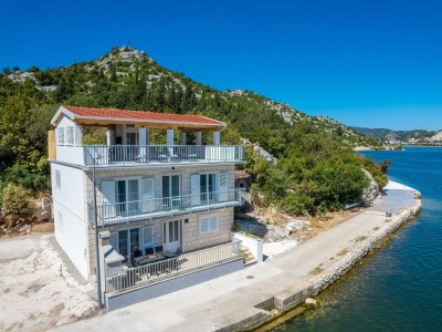 Holiday house Four-bedroom house with terrace and sea view Rogotin, Neretva Delta - Ušće Neretve K-24802 in Rogotin - Holiday house