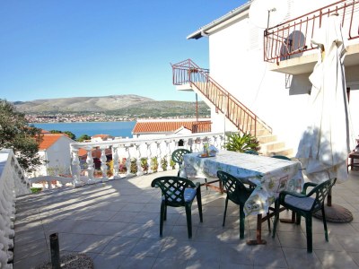 Apartment Three bedroom apartment with balcony and sea view Mastrinka, Čiovo A-9428-a in Trogir - Apartment