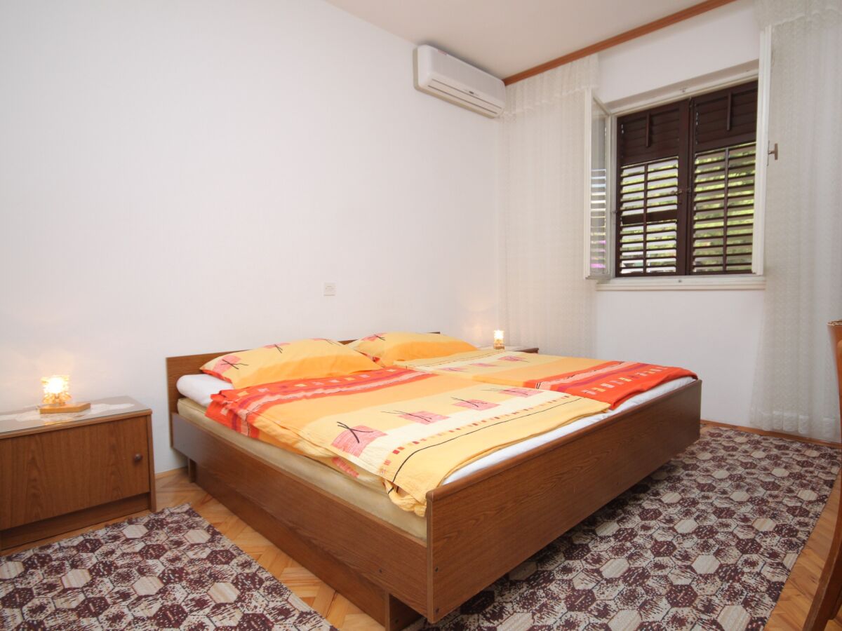 Holiday room with air-conditioning Makarska S-6778-c
