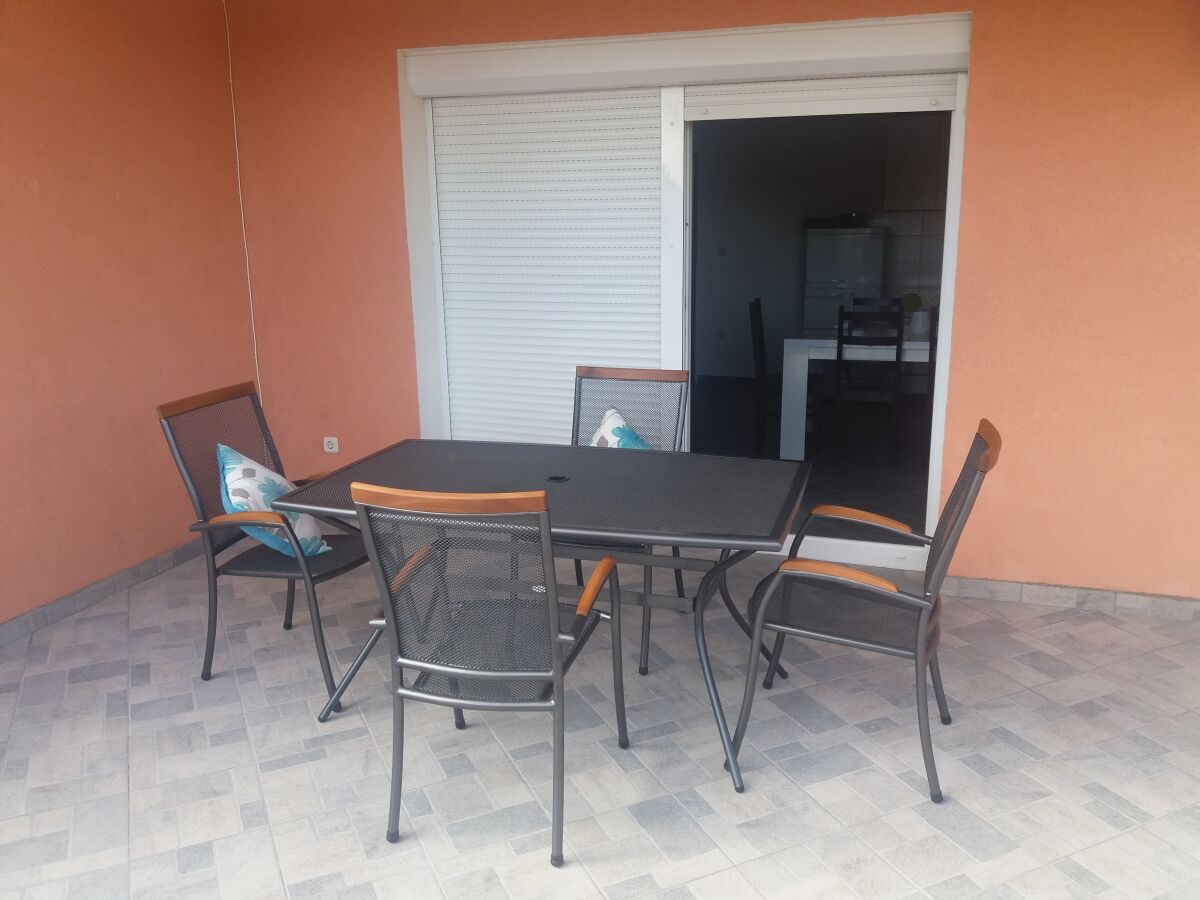 Apartment Two bedroom apartment with terrace and sea view Maslenica, Novigrad A-6573-b