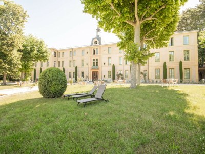 Apartment Studio in Montbrun Castle with Pool in Montbrun-les-Bains - Apartment