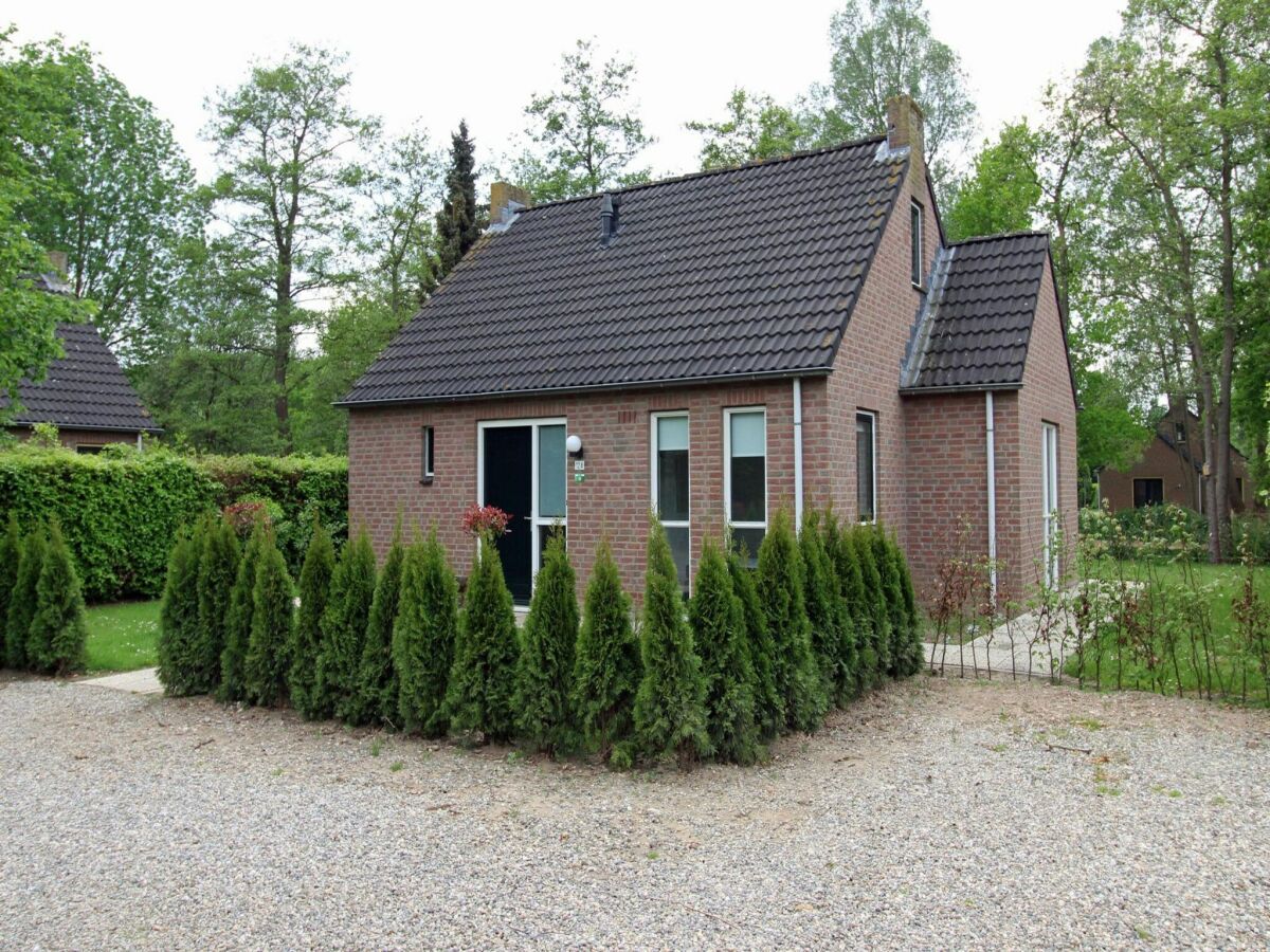 Holiday house Heller Bungalow in ruhiger Parklage - Outdoor photo 2