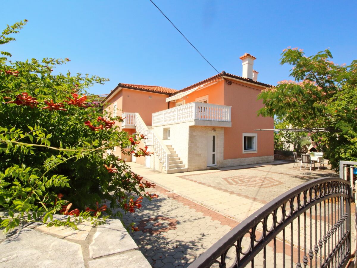 Apartment One bedroom apartment with terrace Šilo, Krk A-18751-a