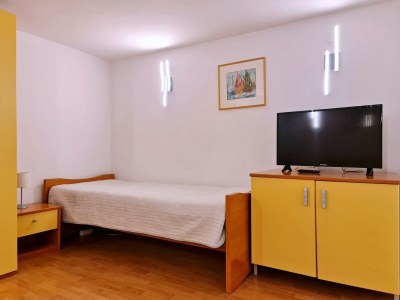 Apartment One bedroom apartment near beach Šilo, Krk A-18740-a - Outdoor photo 10