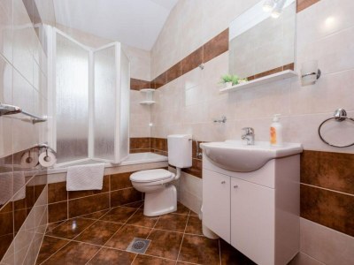Apartment Apartments Scerbe Gordana & Miljenko Rab - Three Bedroom Apartment with Terrace (2) - Features photo 16