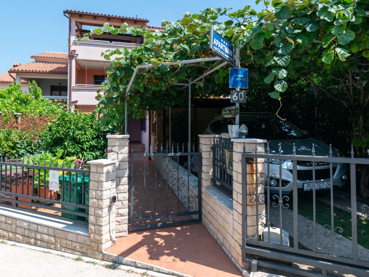 Apartment Two bedroom apartment with terrace Štinjan, Pula A-24743-a - Outdoor photo 3