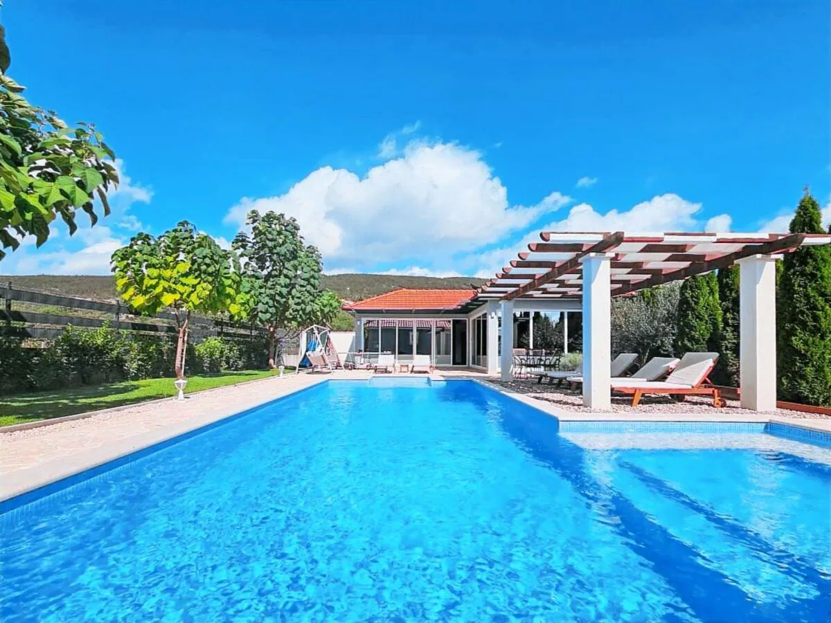 Holiday house Villa Maja w/pool, sauna & whirlpool