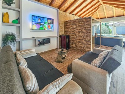 Holiday house Villa Maja w/pool, sauna & whirlpool - Features photo 43
