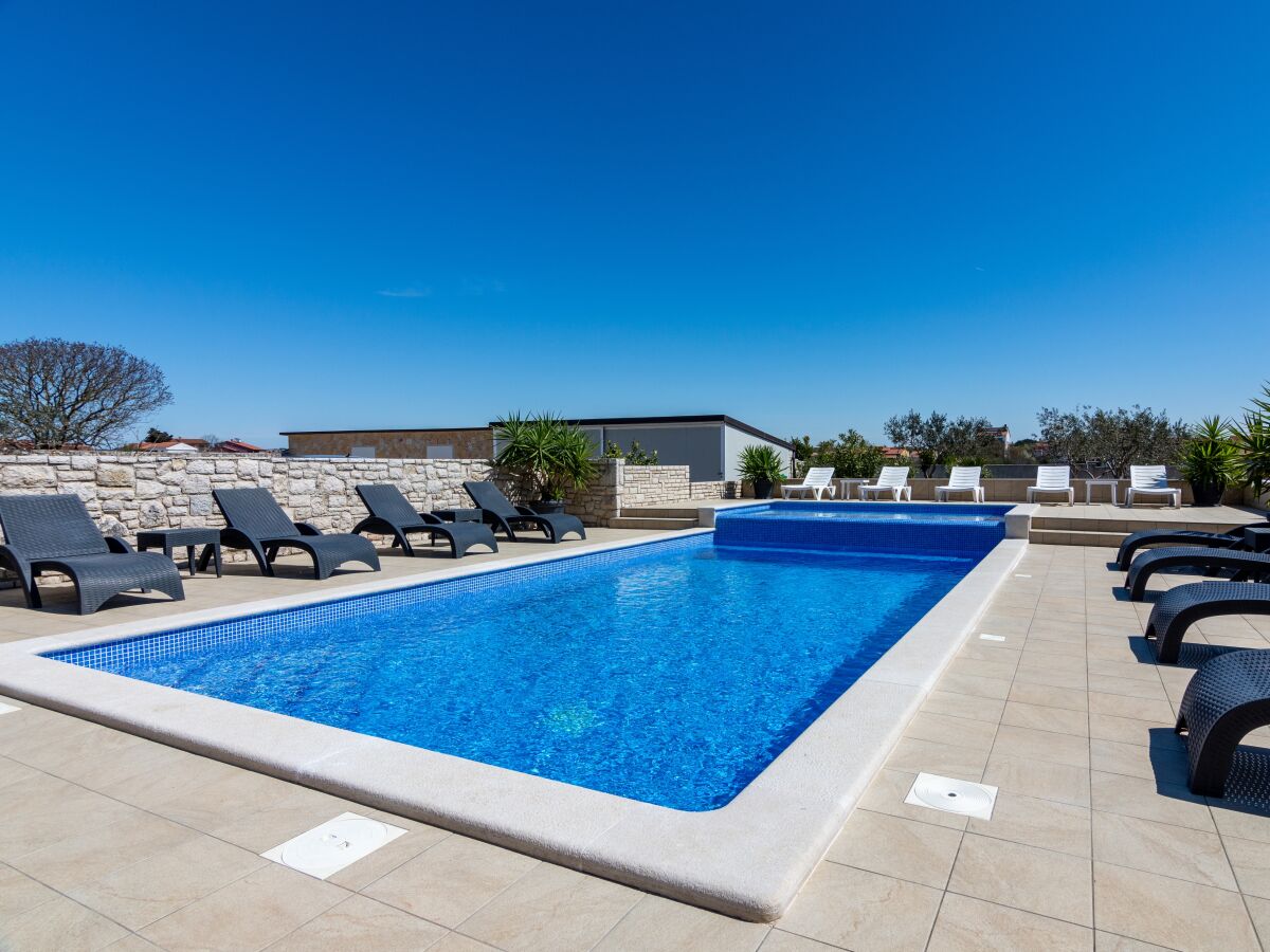 Apartment Two bedroom apartment with terrace Valbandon, Fažana A-2201-c - Outdoor photo 3