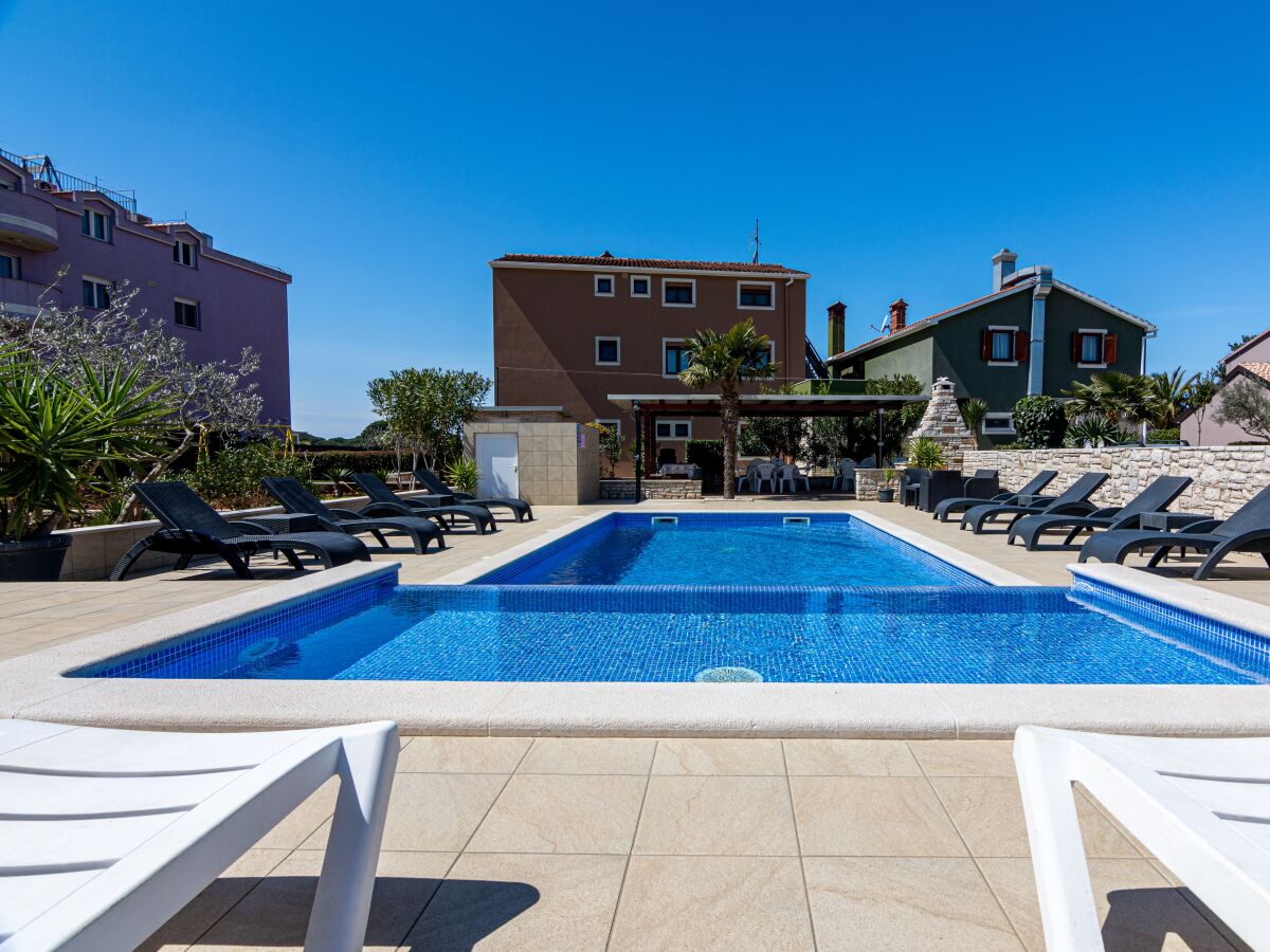 Apartment Two bedroom apartment with terrace Valbandon, Fažana A-2201-d - Outdoor photo 2