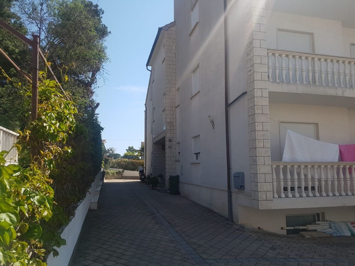 Apartment One bedroom apartment with balcony and sea view Okrug Gornji, Čiovo A-17032-b