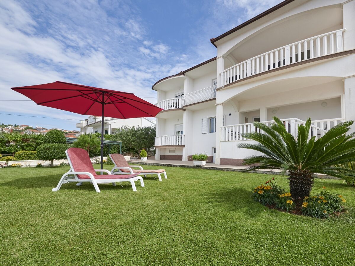 Apartment One bedroom apartment with terrace and sea view Okrug Gornji, Čiovo A-20055-b - Outdoor photo 2