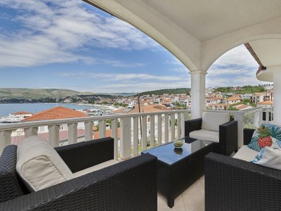 Apartment Three bedroom apartment with terrace and sea view Okrug Gornji, Čiovo A-20055-c - Outdoor photo 13
