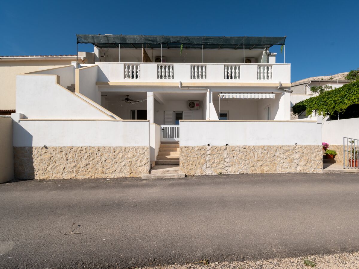 Apartment One bedroom apartment near beach Metajna, Pag A-6395-b - Outdoor photo 3