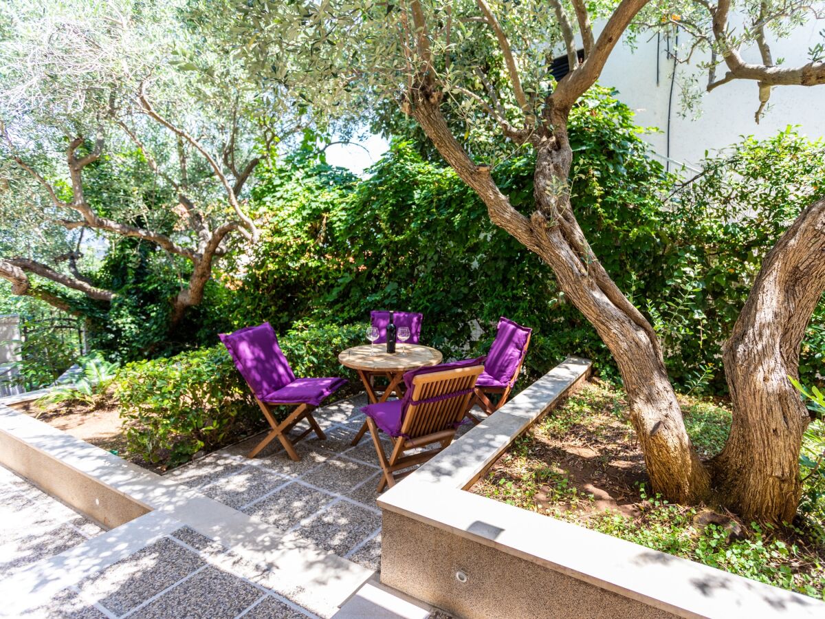 Apartment Two bedroom apartment with terrace Splitska, Brač A-23224-b