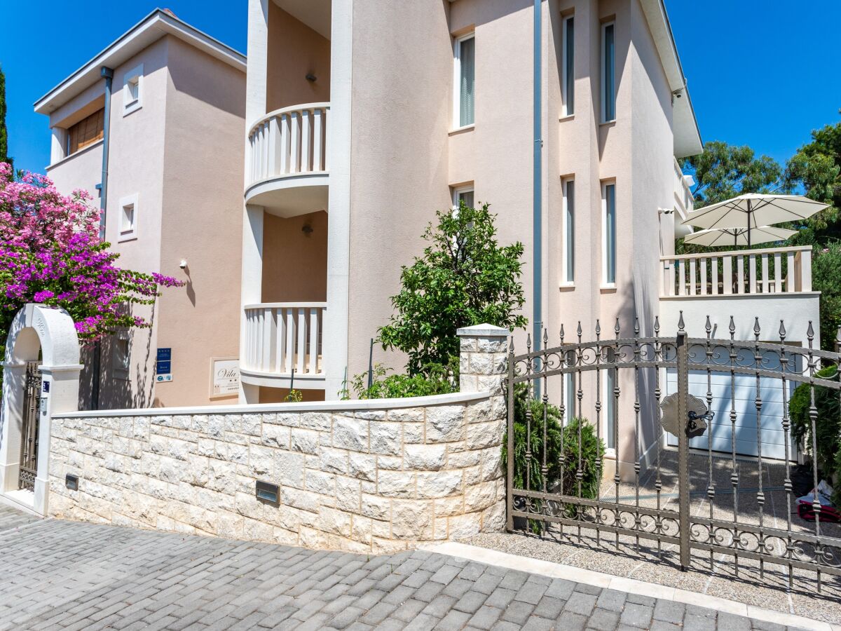 Apartment Two bedroom apartment with terrace Splitska, Brač A-23224-b - Outdoor photo 5