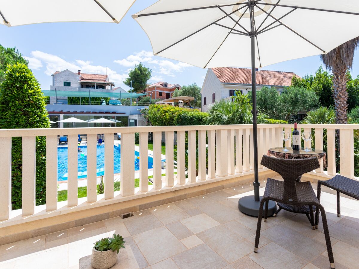 Apartment Studio flat with terrace Splitska, Brač AS-23224-d
