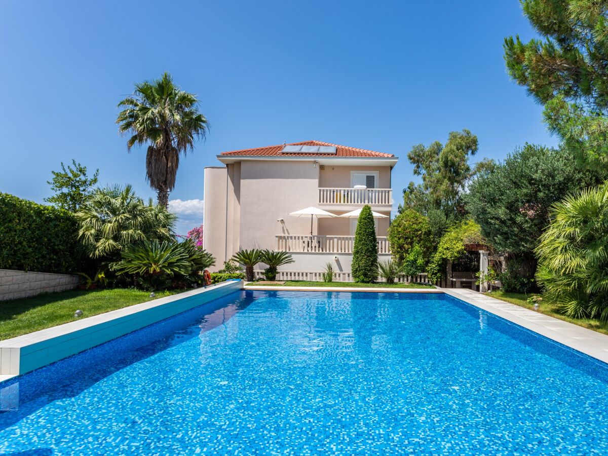 Apartment Studio flat with terrace Splitska, Brač AS-23224-d - Outdoor photo 2
