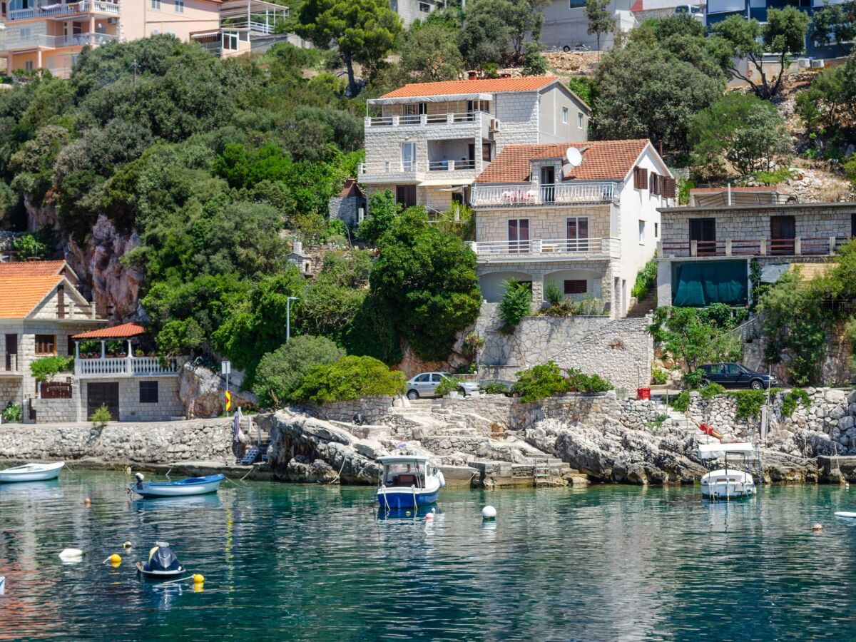 Apartment Two bedroom apartment near beach Zavalatica, Korčula A-187-b