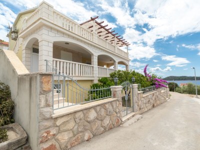 Holiday house Comfortable and spacious house with terrace and sea view Prižba, Korčula K-199 in Blato - Holiday house