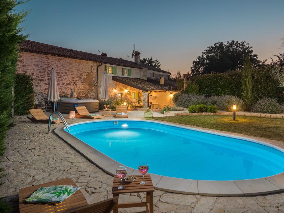 Holiday house Two bedroom house with terrace Cerion, Central Istria - Središnja Istra K-16332