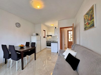 Apartment One bedroom apartment with terrace and sea view Šilo, Krk A-18692-a - Outdoor photo 8