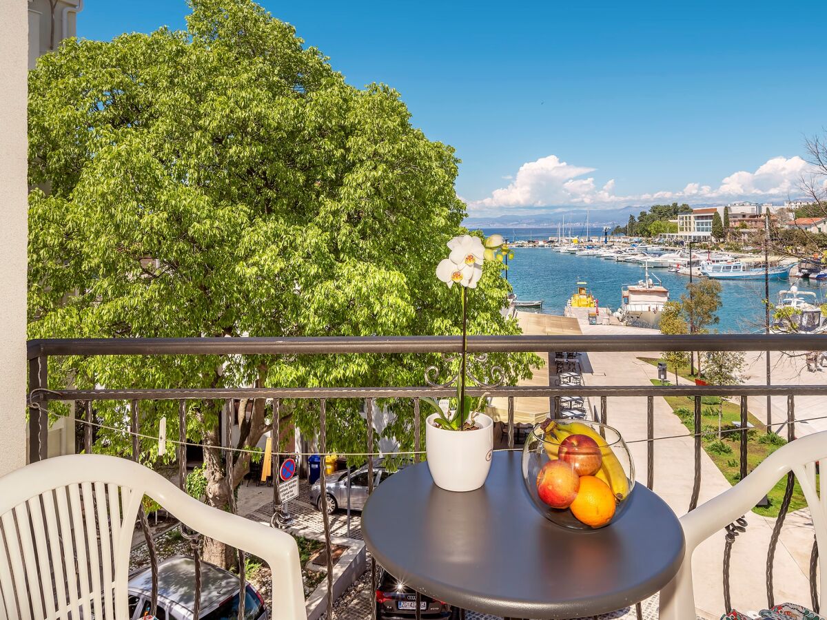 Apartment One bedroom apartment with balcony and sea view Malinska, Krk A-23583-a